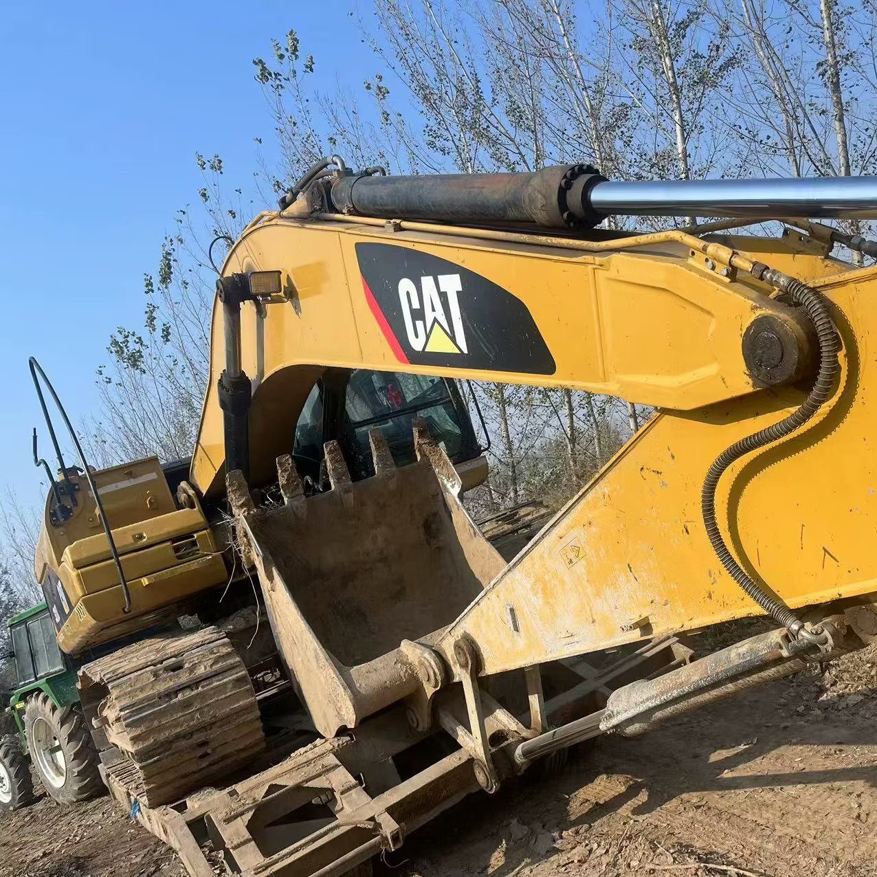 CAT320D